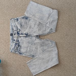 Gap acid wash cut off jeans , slim straight cut, size 26 Petite